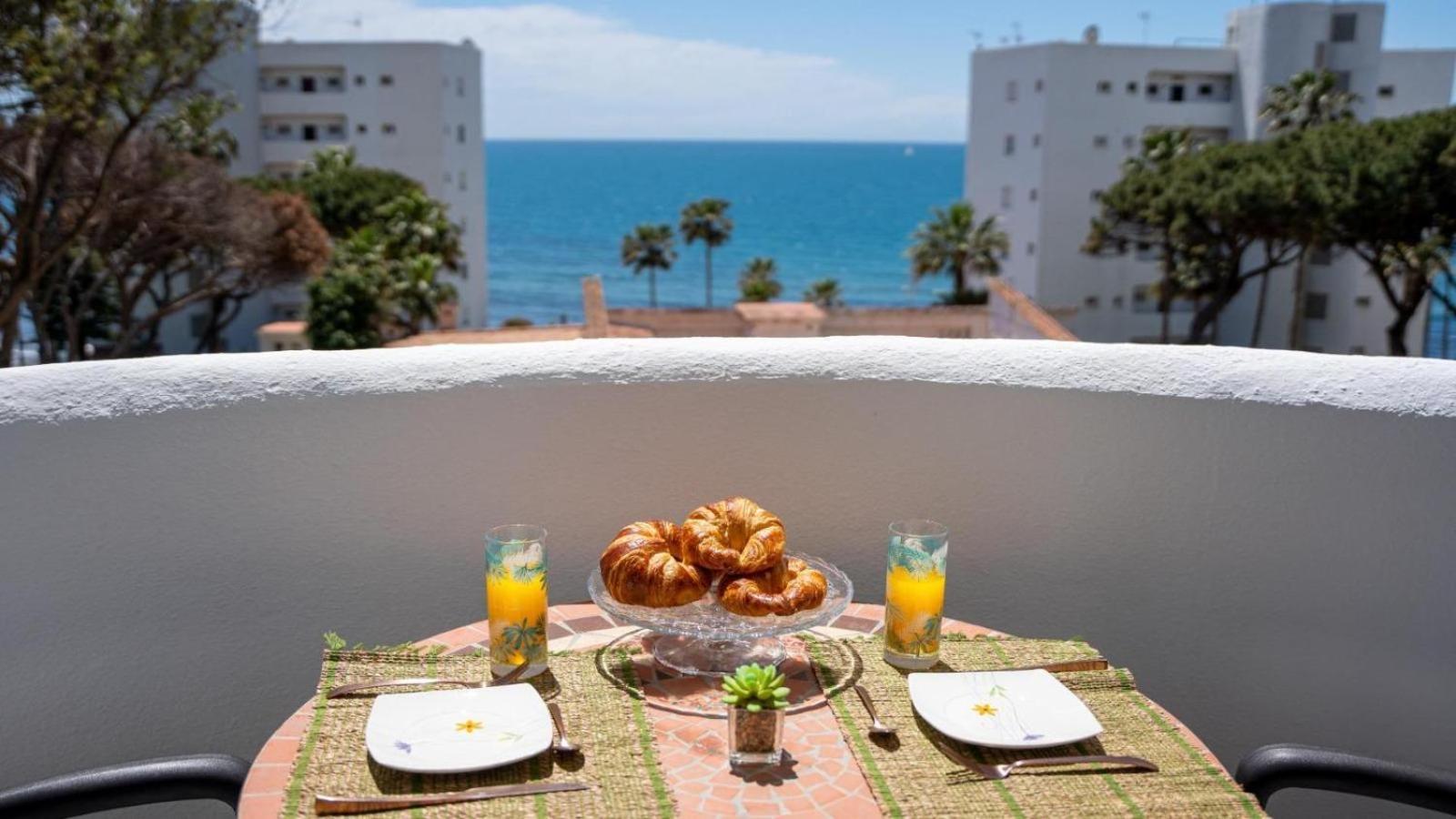 Beachfront Apartment In Calahonda MIJAS COSTA Bagian luar foto